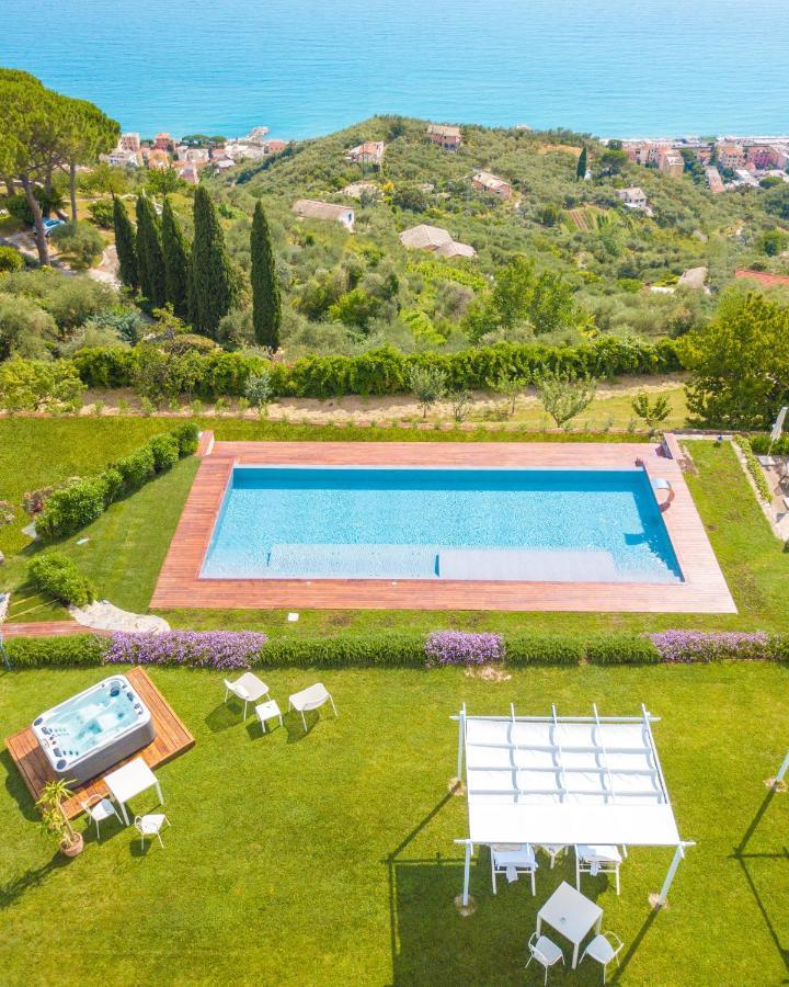 Villa Riviera Resort Lavagna Bagian luar foto